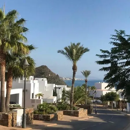 Monika Playa Macenas *