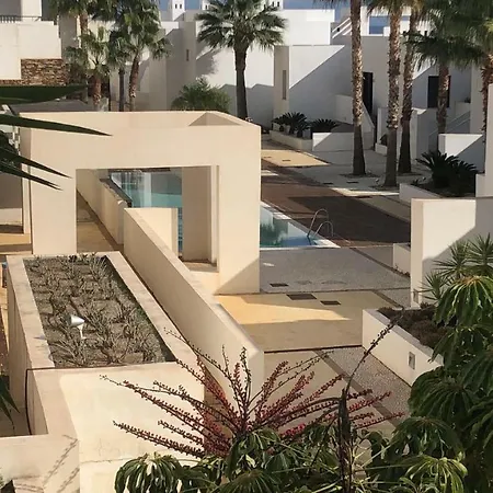Monika Playa Macenas *