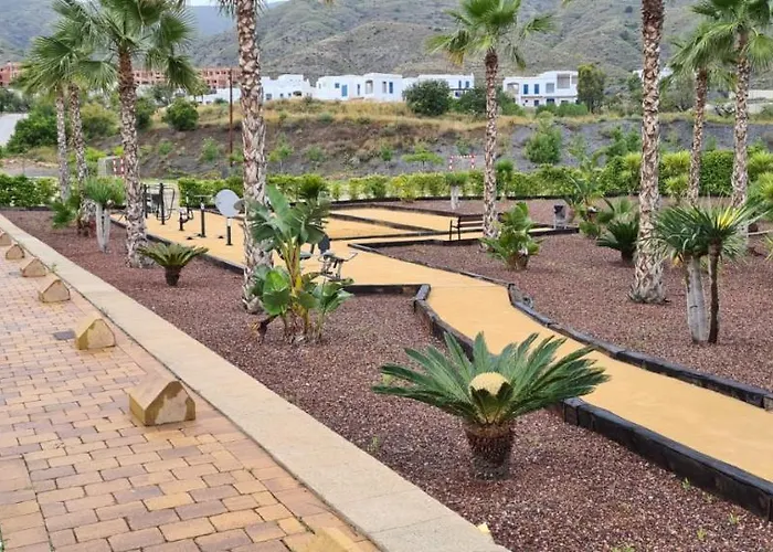 Monika Playa Macenas *