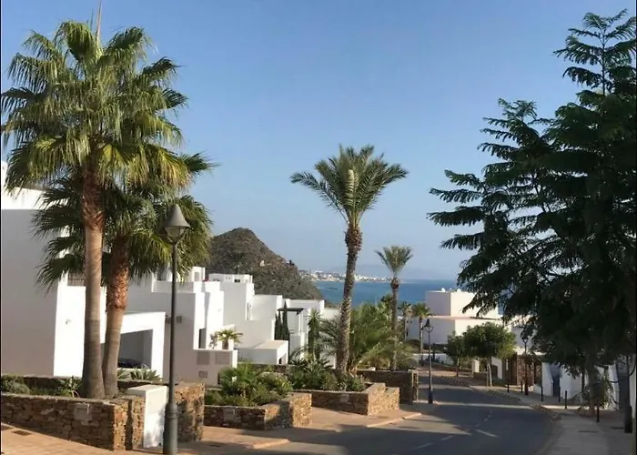 Monika Playa Macenas *